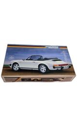 Fujimi Porsche 911 Carrera Cabriolet '85 Enthusiast Model 1/24 Scale Model Kit