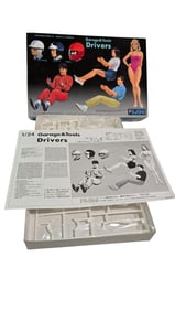 Fujimi Garage & Tools Drivers Model Kit 1/24 Scale