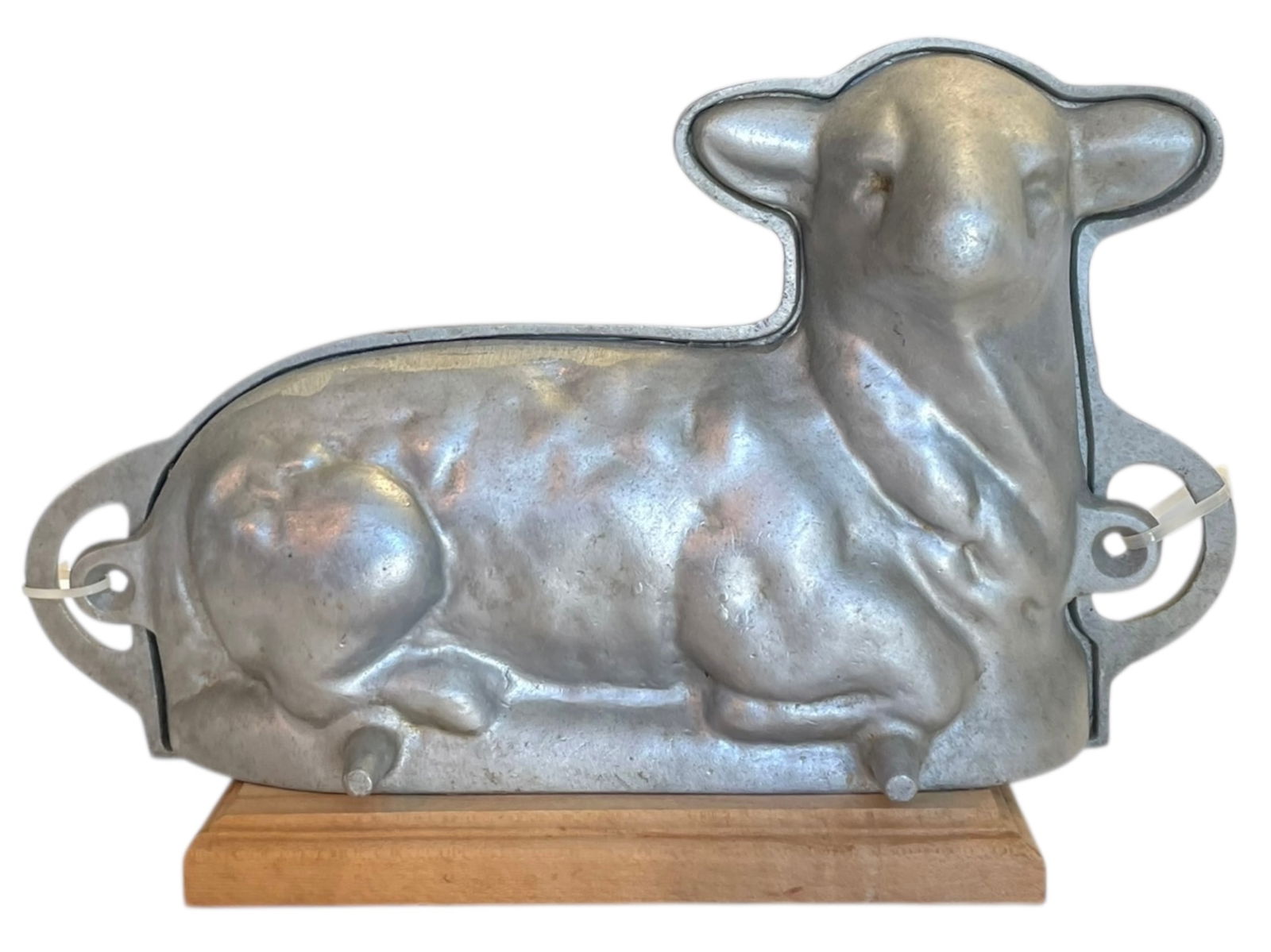 Easter Lamb Vintage Cake Mold (1 of 2)