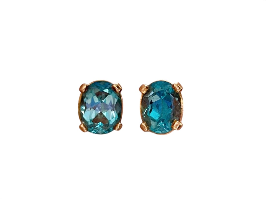 Blue Topaz Earrings, 14K Gold ~ 2.2 grams: Blue Topaz Earrings, 14K Gold ~ 2.2 grams Blue oval stones in 14K yellow gold.
