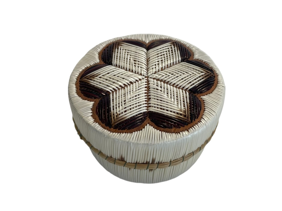 Ojibway Birchbark and Quill Box with Lid by L. Besito (1 of 5)