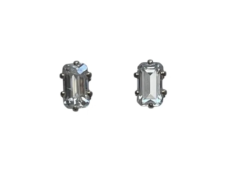 Baguette Stud Earrings, 14K Gold ~ 0.6 grams: Baguette Stud Earrings, 14K Gold ~ 0.6 grams Small dainty clear stones, probably CZ (not diamond). Set in yellow gold, including backs, marked 14K. Total lot weight: 0.6 grams