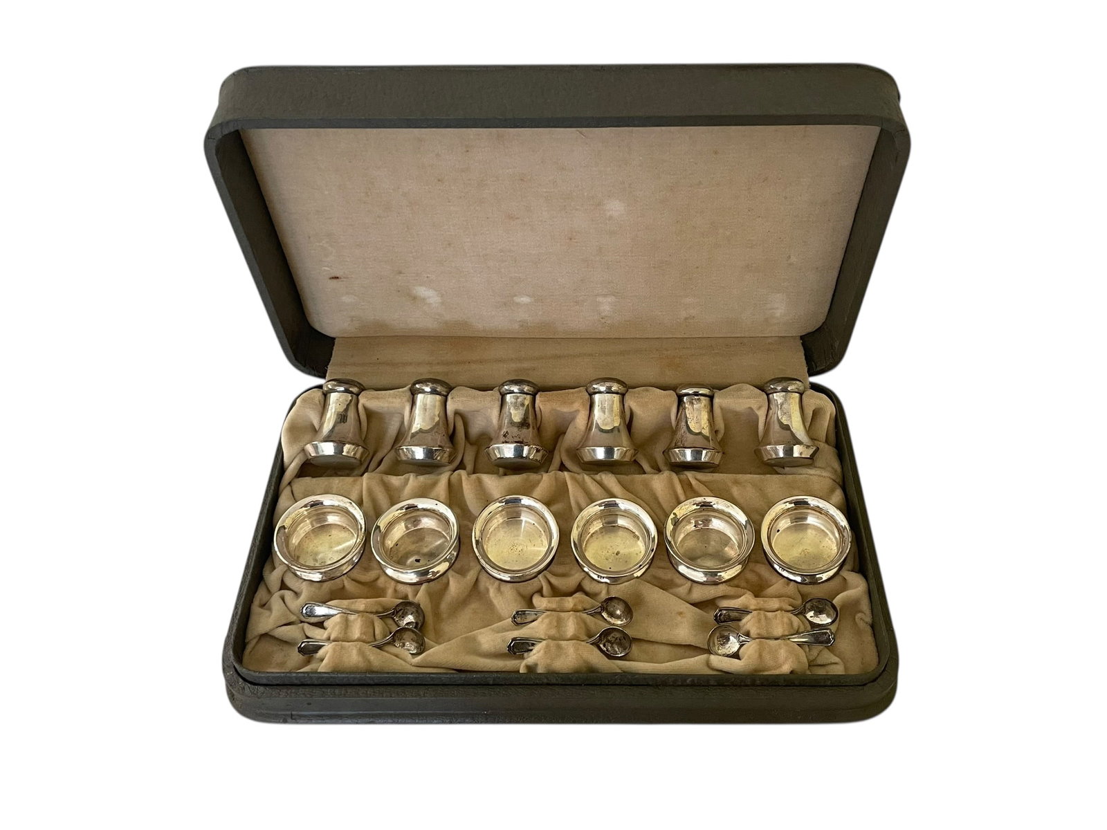 Boxed Set of Sterling Silver Individual Pepper Shakers, Salt Dips, and Spoons ~ 128.7 g (1 of 6)