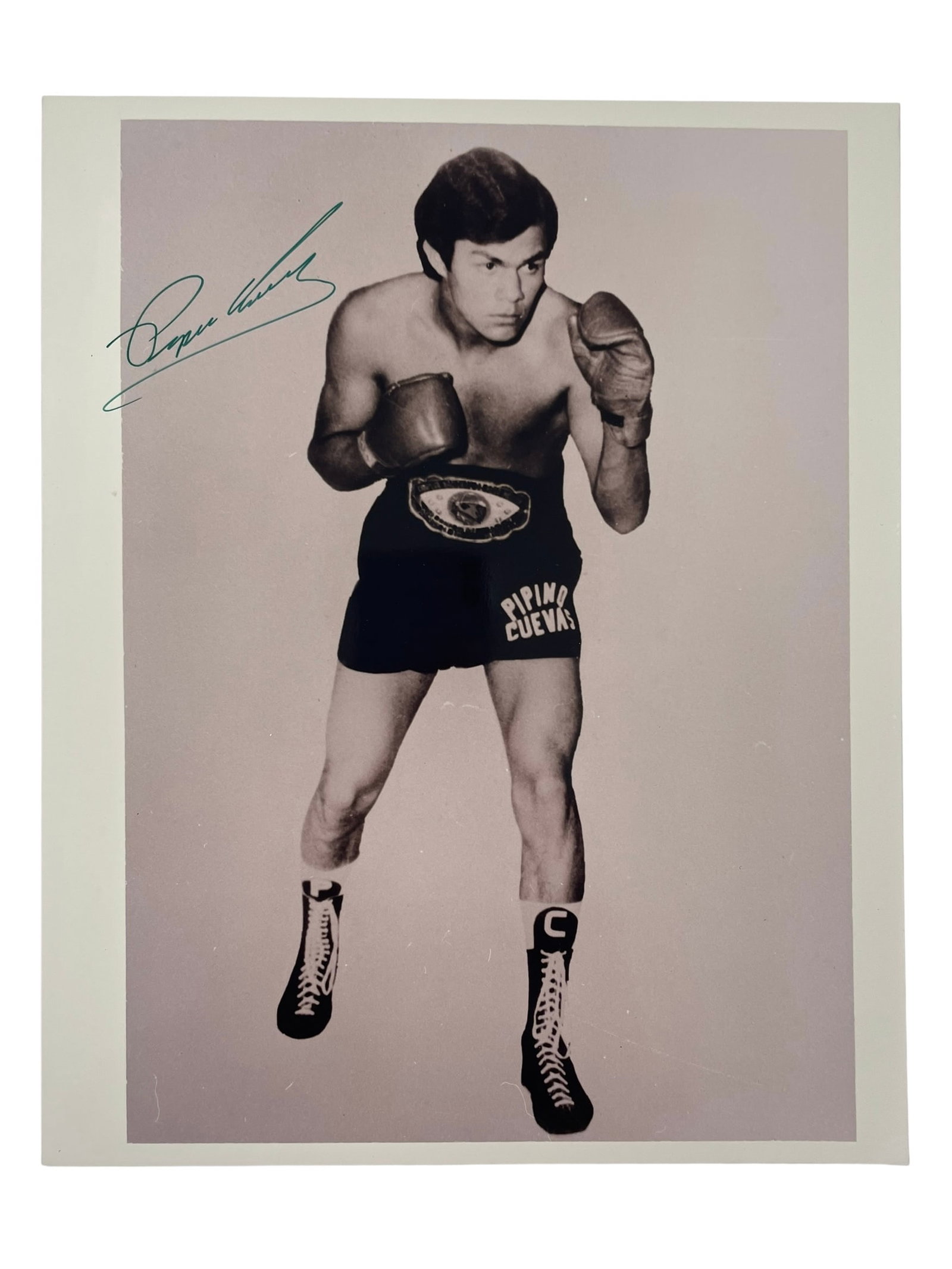 Pipino Cuevas Signed 8x10 Boxing Photo (1 of 3)