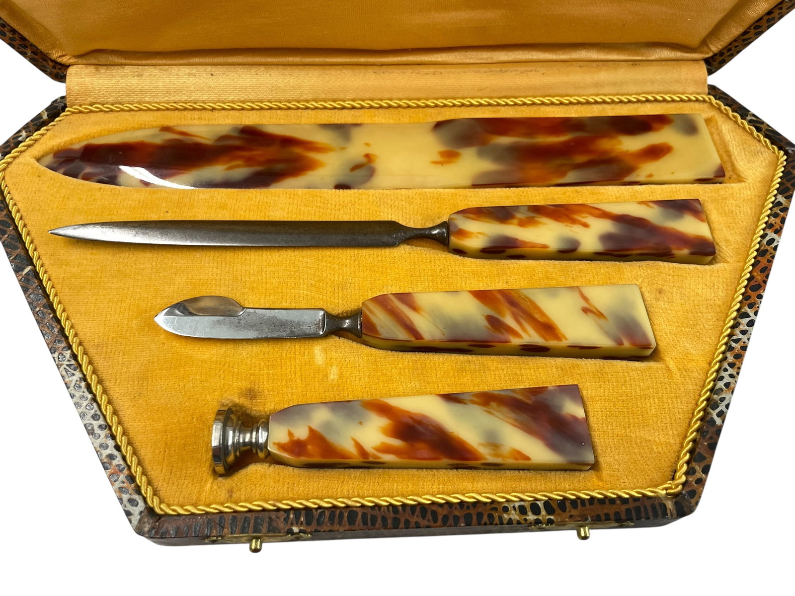 Art Deco Manicure Set - 3