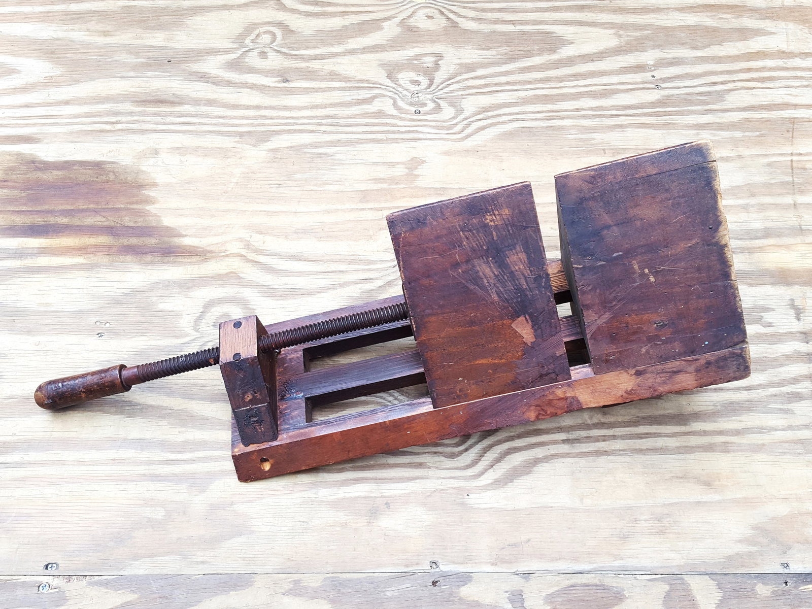 Very Large Miter Jack: This is a very large Miter Jack. No Shipping for this item. This can be picked up at The Vintage Tool Shoppe 54 Danville Rd Fremont NH after September 9 2024. I can deliver to The CRAFTS Picnic Septem
