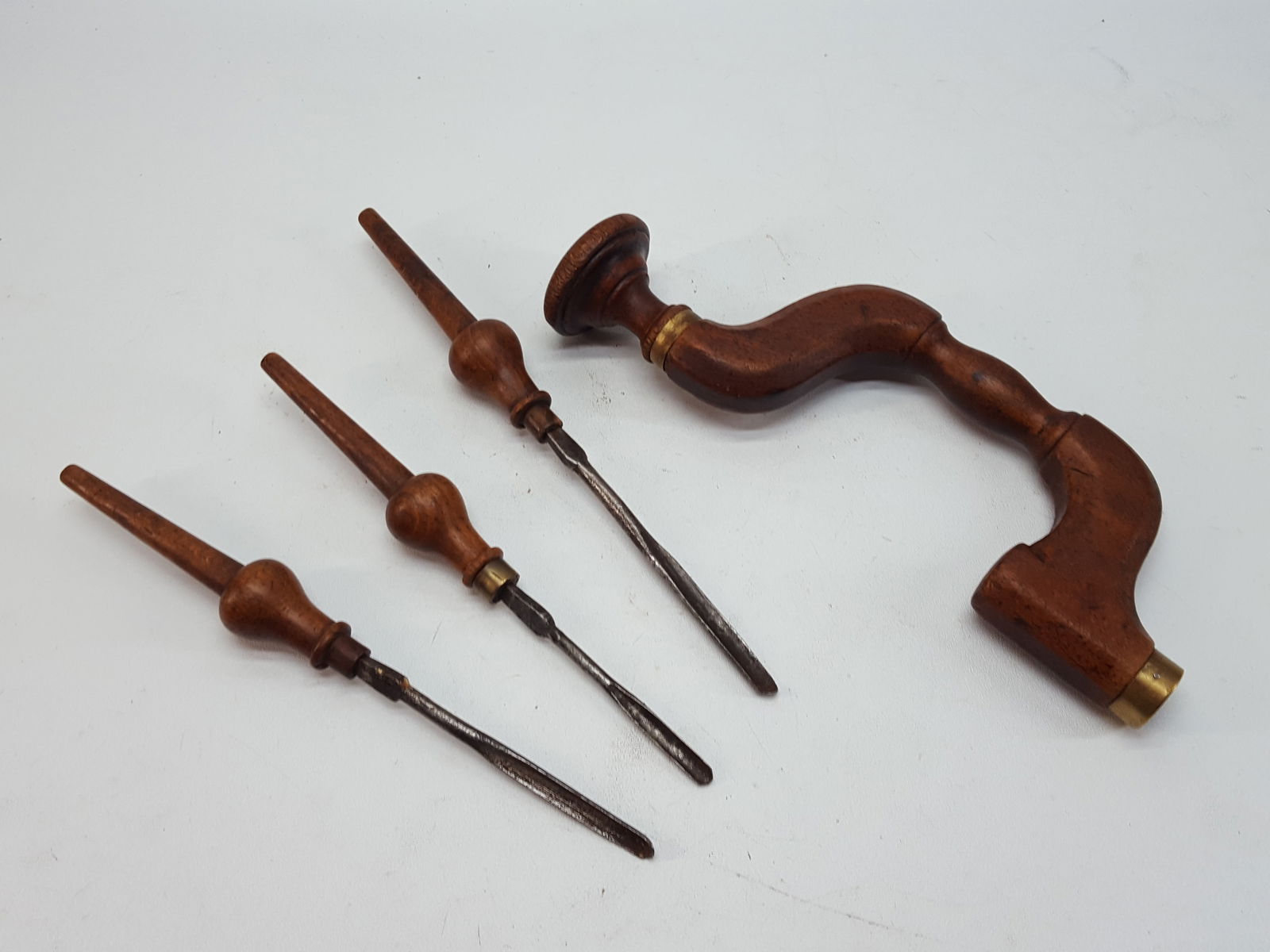 Furniture Maker's Small Brace with 3 Spoon Bits (1 of 3)