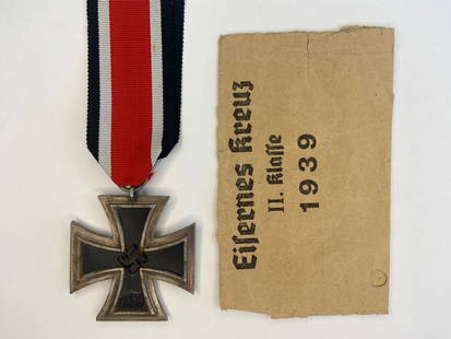 WWII German 1939 Iron Cross 2 nd Class with Original Pouch.: WWII 2 nd class Iron Cross with Pouch in good condition.