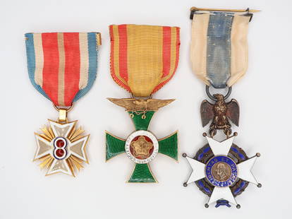 USA Group of Society Medals to Col. Leonard Austin Lovering: Includes three medals: Army of Santiago (gold, 21.25g), Army of the Philippines (gold, 14.03g), SAR badge; all named to L.A. Lovering, a U.S .Army Colonel who was famously court martialed for brutalit