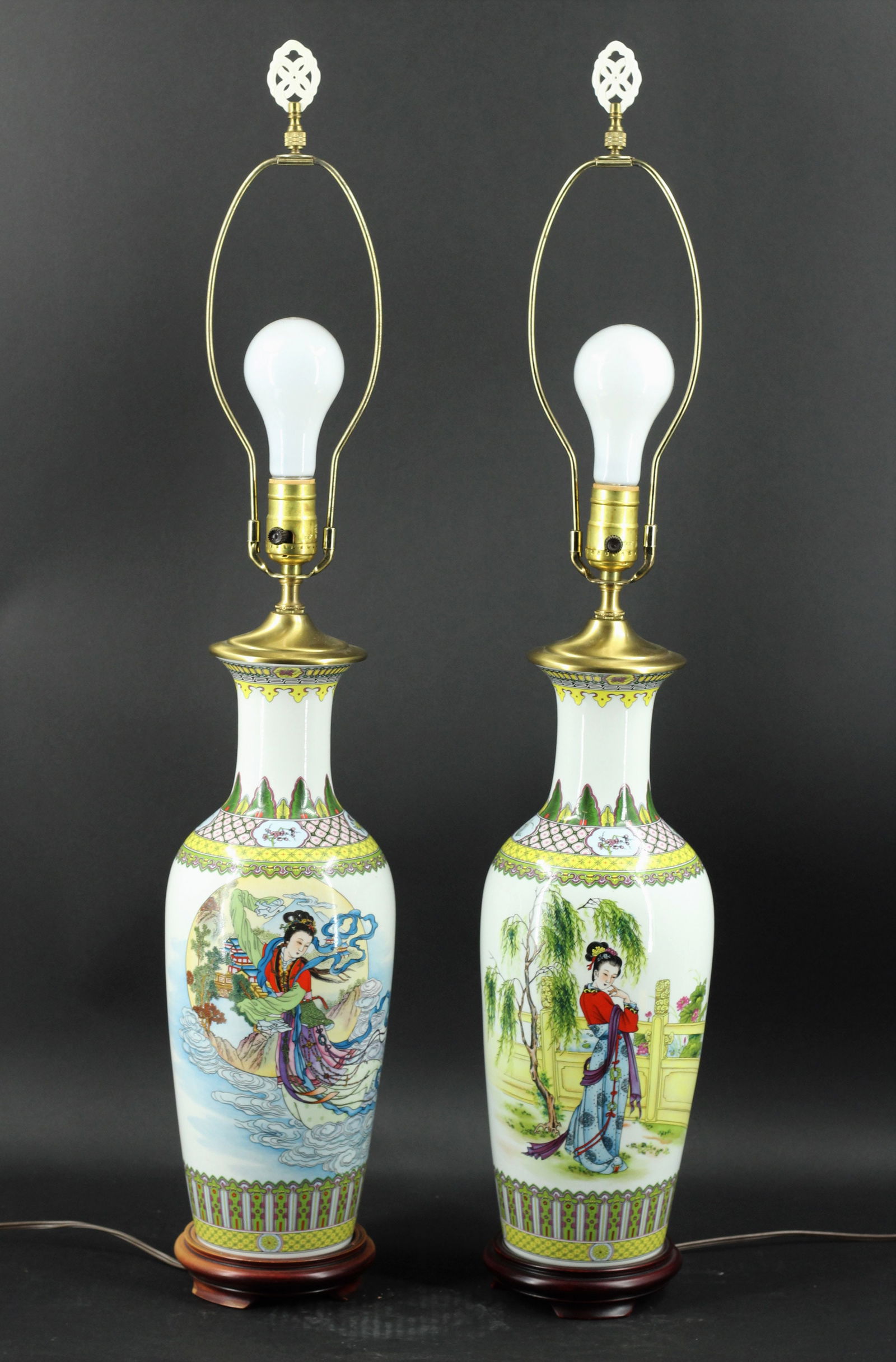 Pair Chinese Famille Rose Porcelain Table Lamps (1 of 6)