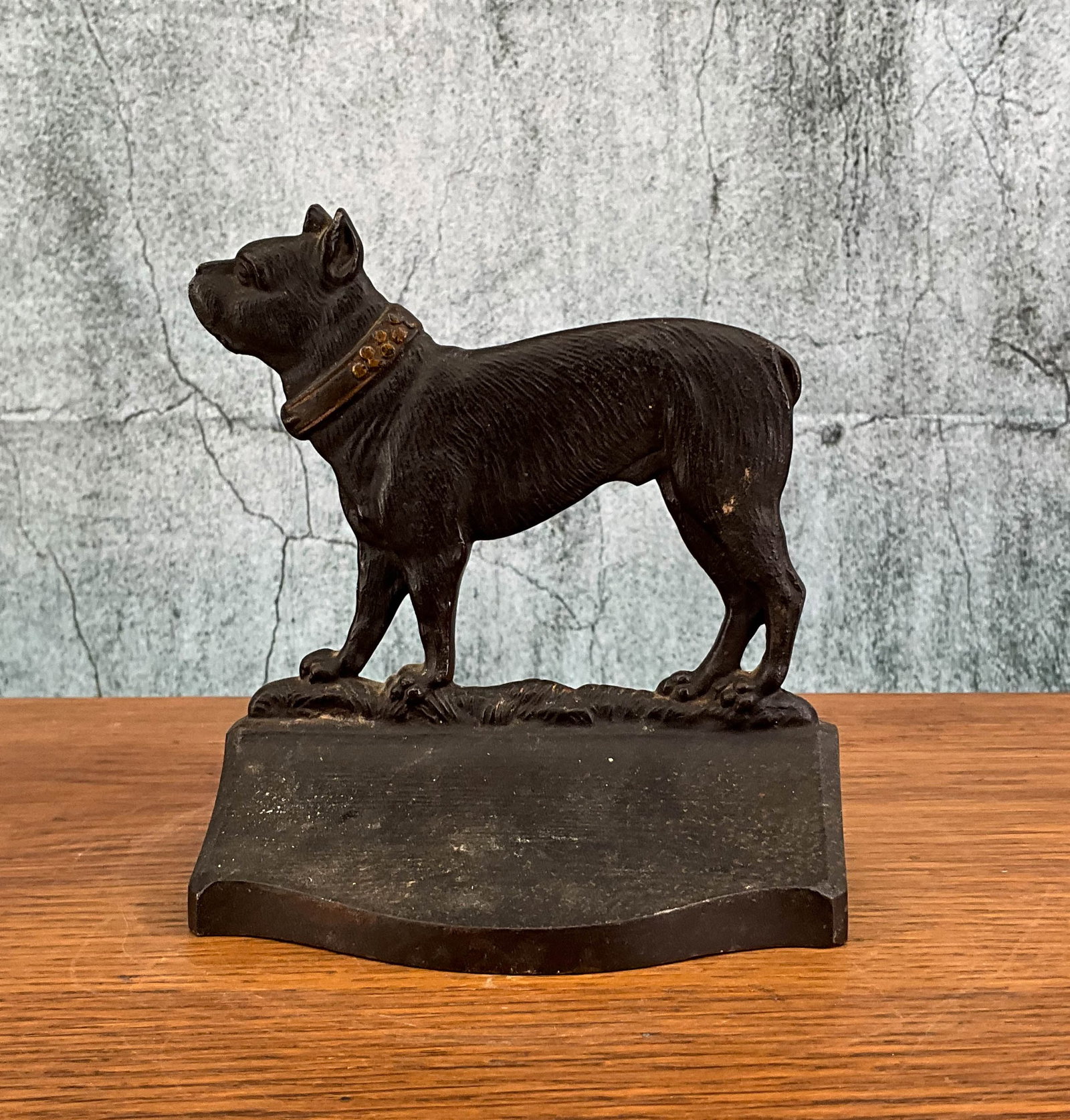 Bradley and Hubbard Cast Iron Bulldog Bookend (1 of 6)