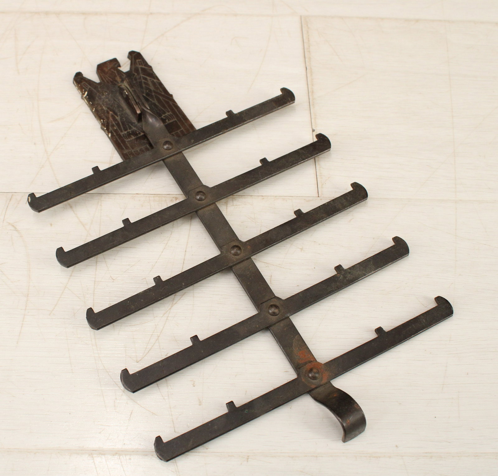 Vintage Art Deco Eagle Motif Tie and Belt Valet (1 of 8)
