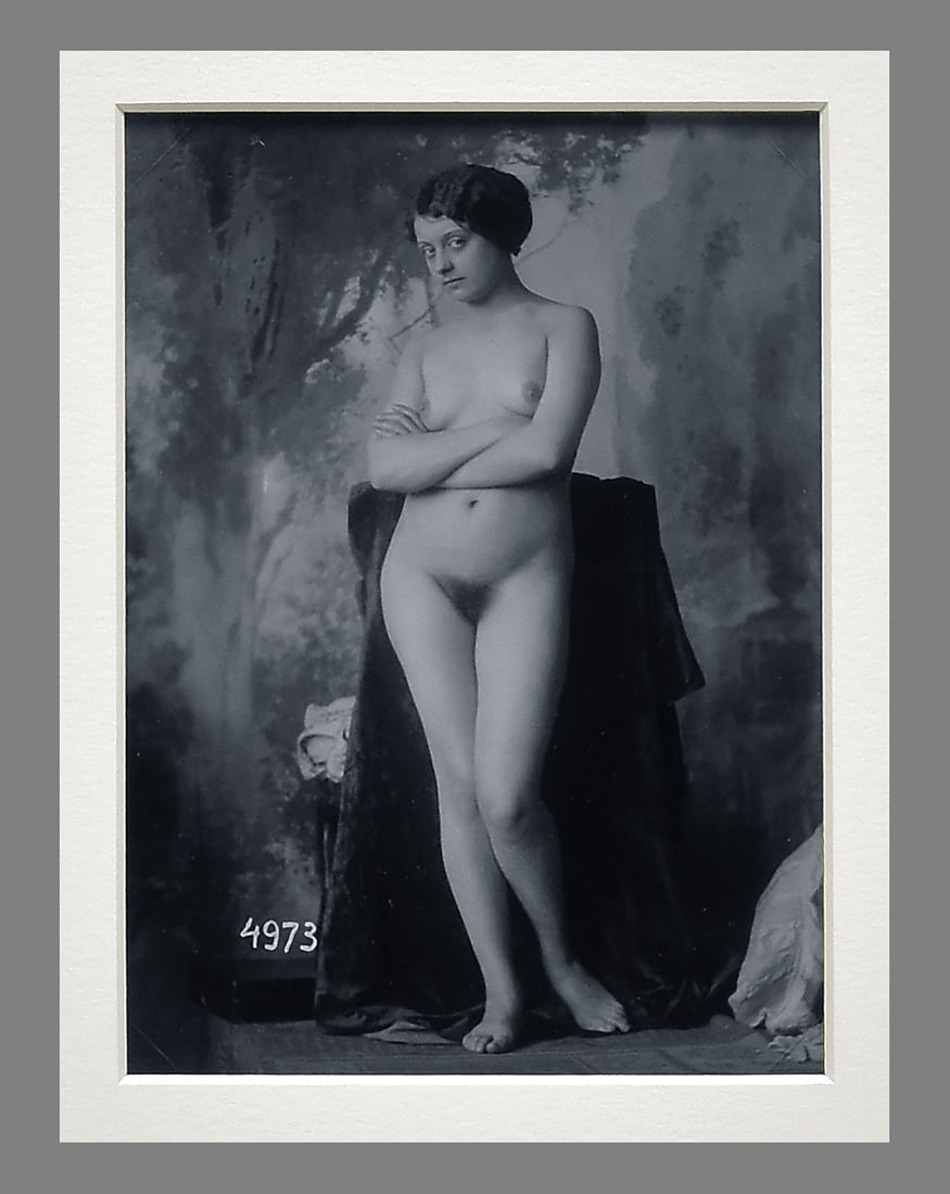 Unknown Photographer C1900 Model with Arms Folded Stunning Eyes 5.5"x4" Vintage Photograph (1 of 3)
