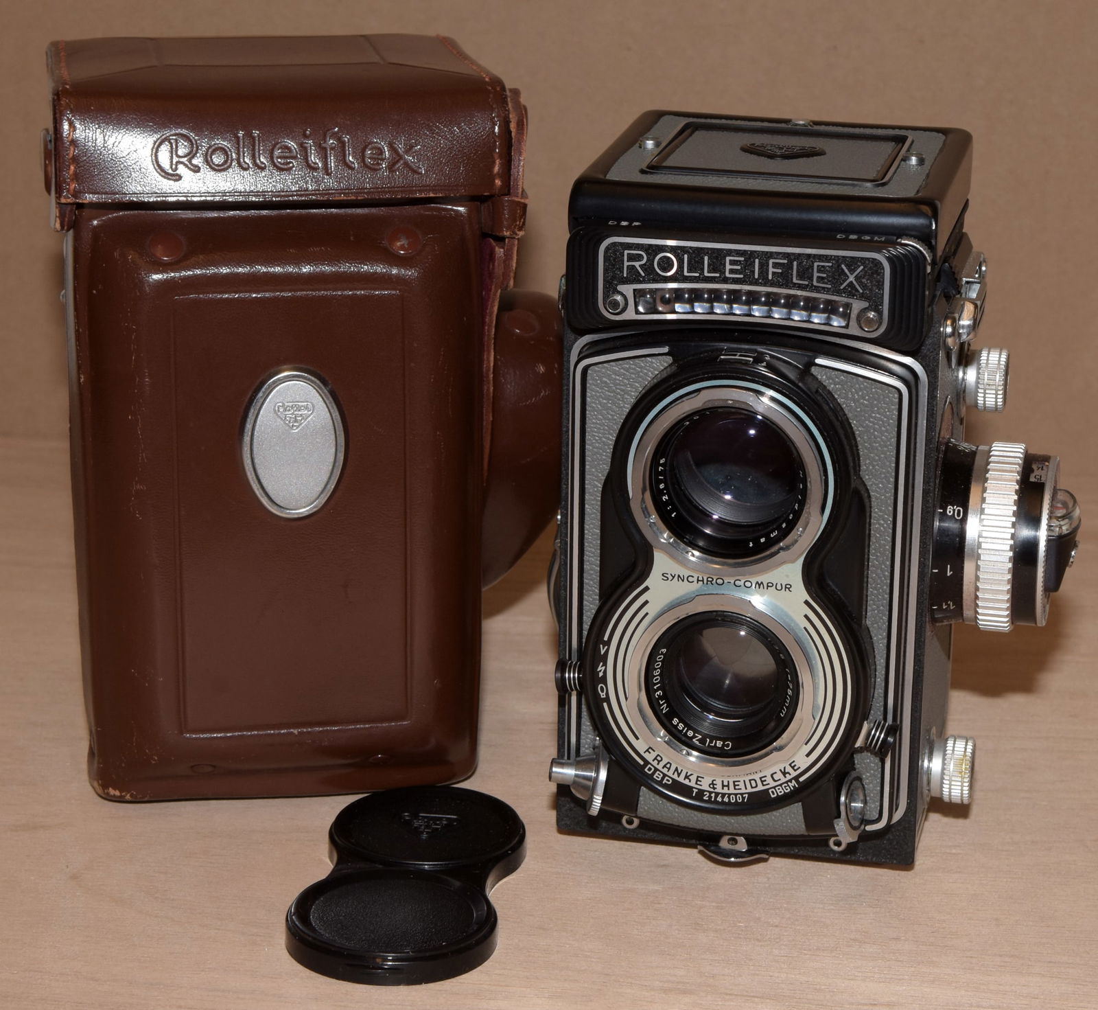 Rolleiflex T Gray Serial #2144007 Carl Zeiss Tessar 75mm 3.5 Case &Cap: From the Internet about this Rolleiflex T (Serial #2144007) Production Period: Between 1961 and 1964, placing it in the second production batch of the Rolleiflex T model. Lens: Carl Zeiss Tessar f/3.5