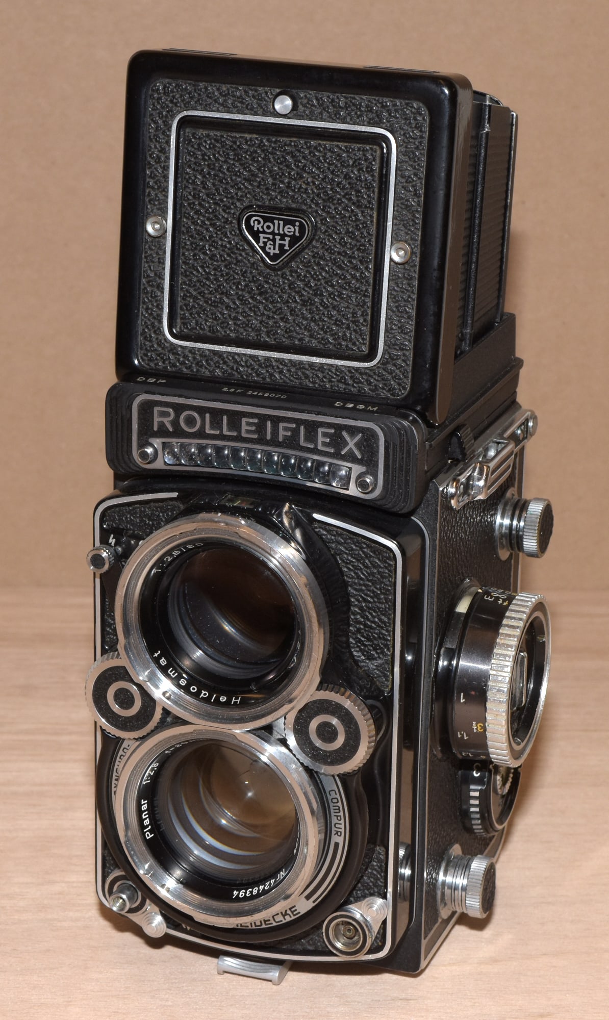 Rolleiflex 2.8F 12/24 #2459070 - Meter is Not Working - Dials are Stiff - Great User Camera (1 of 6)