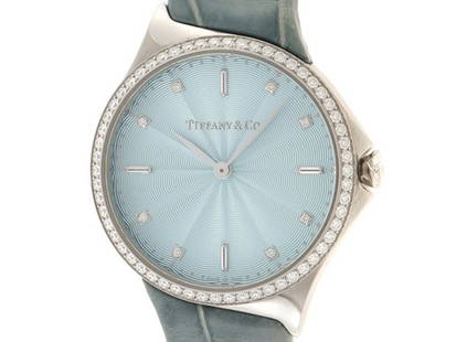 TIFFANY & CO Metro 2 60874832: Material: SS/KAWA Size: 28mm Bracelet: 14-17.5cm Type: Wrist watch At SEUYCO, we strive to provide detailed and accurate descriptions of all items listed for auction. The condition of each item is