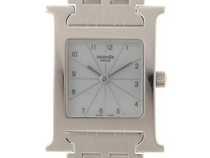 HERMES H watch HH1.210 Light Blue Dial Quartz M: Material: SS Size: 21mm Bracelet: 15.5cm Type: Wrist watch At SEUYCO, we strive to provide detailed and accurate descriptions of all items listed for auction. The condition of each item is