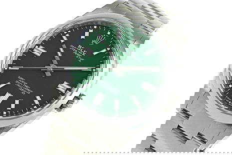 ROLEX OYSTER PERPETUAL 36 126000: Movement: Automatic Winding Case Size: 36mm Case Thickness: 12mm Dial Color: Green Case Material: SS Water Resistance: 100m waterproof Watch Glass: Sapphire Crystal Type: Wrist watch At SEUYCO, we
