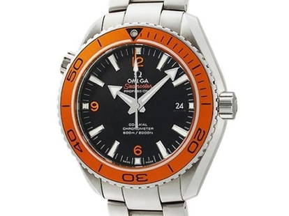 OMEGA Seamaster Planet Ocean 600m Co-Axial: Dial Color: Black Case Size: 4.5cm (excluding crown) Case Thickness: 1.5cm Material: SS Band Color: silver Maximum Band Width (Cm): 2.1cm Weight: 226g (band included) Movement: automatic winding
