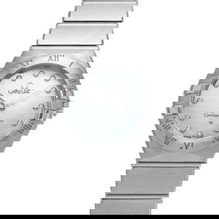 OMEGA Constellation Quartz 131.10.25.60.55.001: Type: Wristwatch Band Size: 16.5cm Case Size: 25x25mm Movement: Quartz Band Material: Stainless Case Material: Sapphire Crystal Color: White ---- At SEUYCO, we strive to provide detailed and
