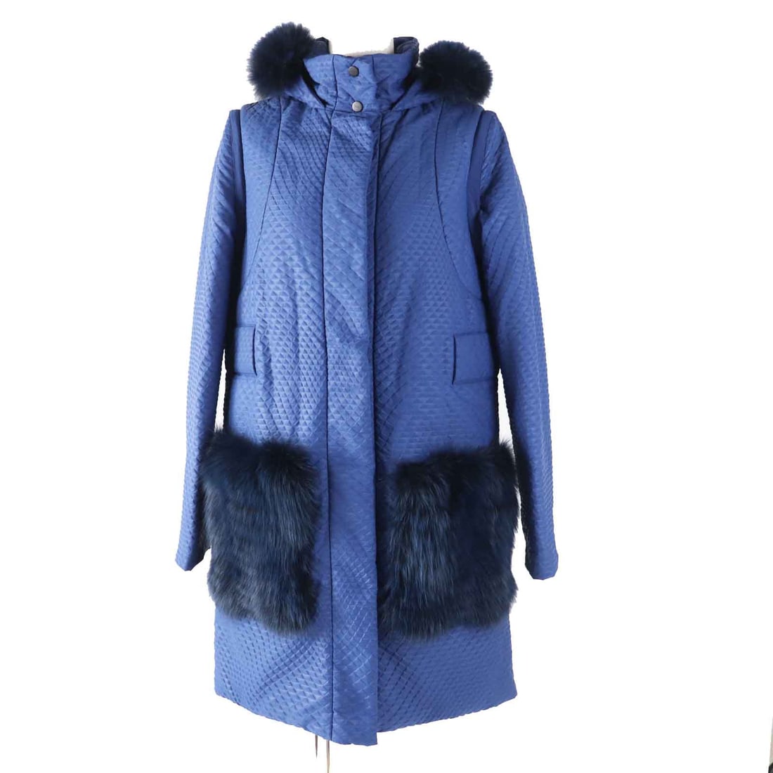 Fendi Down Coat Outer: 100% Nylon, Lining: 100%: Brand: FENDI Item: down coat Gender: Women Color: blue-black Material: Outer: 100% nylon Lining: 100% polyester Filling: 100% polyester Fur: Fox Accessories: Hologram seal Notation Size: 40 Size: cm (