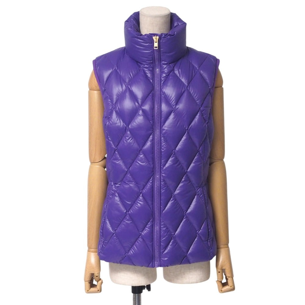 Escada Down Vest Nylon Purple Women 38: Brand: ESCADA Item: Down vest Gender: Women Color: purple Material: Nylon Accessories: None Notation Size: 38 Size: cm (approx.): Shoulder width: 38 Dress length: 59 Width: 45 inch (approx.): Shoulder