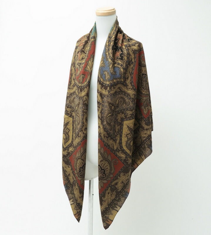 Etro Scarf Wool Brown: Brand: ETRO Item: scarf Gender: Women Color: Brown Material: Wool 70% Silk 30% Accessories: None Size: cm (approx.): W135 x H135 H135 x W135 inch (approx.): W53.1 x H53.1 H53.1 x W53.1 Product Disclai