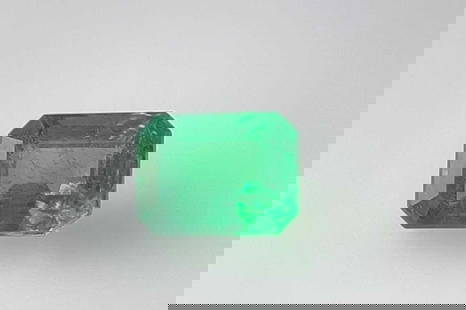 Emerald 1.82Ct Green Si - Loose Emerald Gemstone: Type: Emerald Carat: 1.82 Cut: FACETED Color: Green Clarity: SI Treatment: OILING Color Shade: GREEN Measurements: 8.0L X 6.1W Certification: None Video: Video Link<
