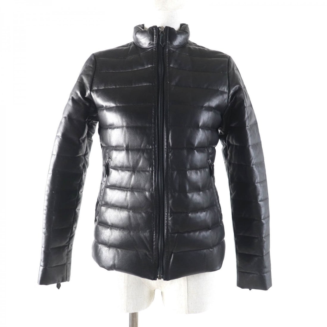 Lucien Pellat-Finet Down Jacket Cowhide Black S: Gender: Women Brand: Lucien Pellat-Finet Item: Down jacket Gender: Women Color: black Material: Outer: Cowhide, Lining: 100% Cupra, Part: 100% Polyester, Filling: 92% Down, Filling: 8% Feather Accesso