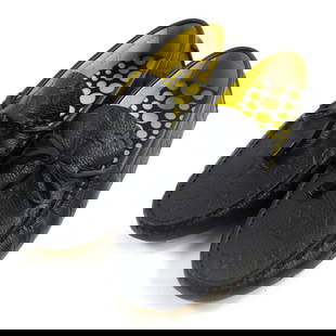 Louis Vuitton Flat Shoes Main: Material: Leather Gender: Mens Pattern: LV driver line Brand: LOUIS VUITTON Item: Flat shoes Line: LV driver line Gender: mens Color: Black yellow Material: Main: Leather Accessories: Box, storage