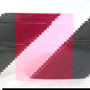 Louis Vuitton Bangle Model Number Unknown Plastic Red Accessories Square Lv Logo Women: Gender: Women Pattern: Accessories Brand: LOUIS VUITTON Item: Bangle Model: Square LV logo Line: Accessories Gender: Women Color: Red Material: plastic Accessories: storage bags Size: cm (approx.):