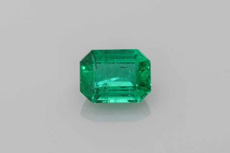 Emerald 1.73Ct Green Si - Loose Emerald Gemstone: Type: Emerald Carat: 1.73 Cut: FACETED Color: Green Clarity: SI Treatment: OILING Color Shade: Vivid GREEN Measurements: 8.2L X 6.3W Certification: Gia Video: Vi