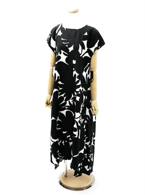 Marni One Piece 85% Linen, 12% Cotton, 3% Silk Black S|M: Material: Silk Gender: Women Brand: MARNI Item: one piece Gender: Women Color: black Material: 85% linen, 12% cotton, 3% silk Accessories: None Notation Size: S|M Condition: Product Disclaimer: Pre-ow