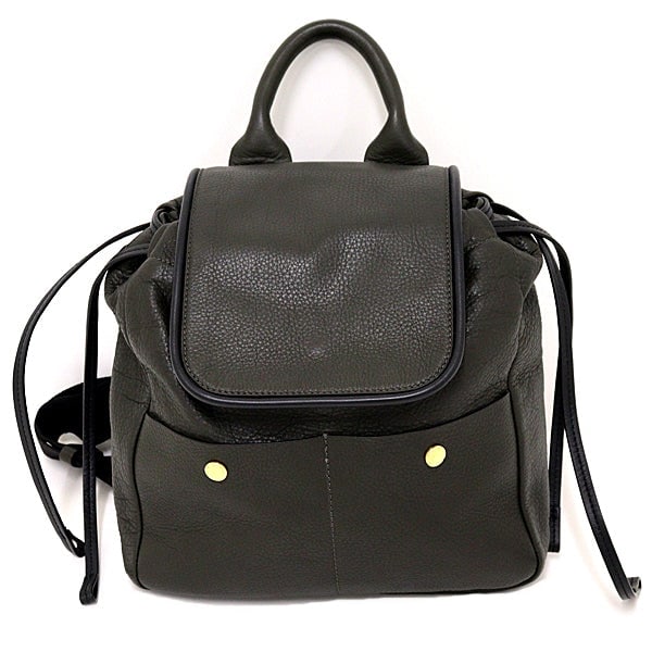 Marni Backpack Zamp0004U0 Lv688 Leather Black Backpack: Material: Leather Gender: Women Brand: MARNI Item: Backpack Model: Backpack Gender: Women Color: black Material: leather Weight: 616g Accessories: storage bags Size: cm (approx.): W23.5 x H24 Shoulder