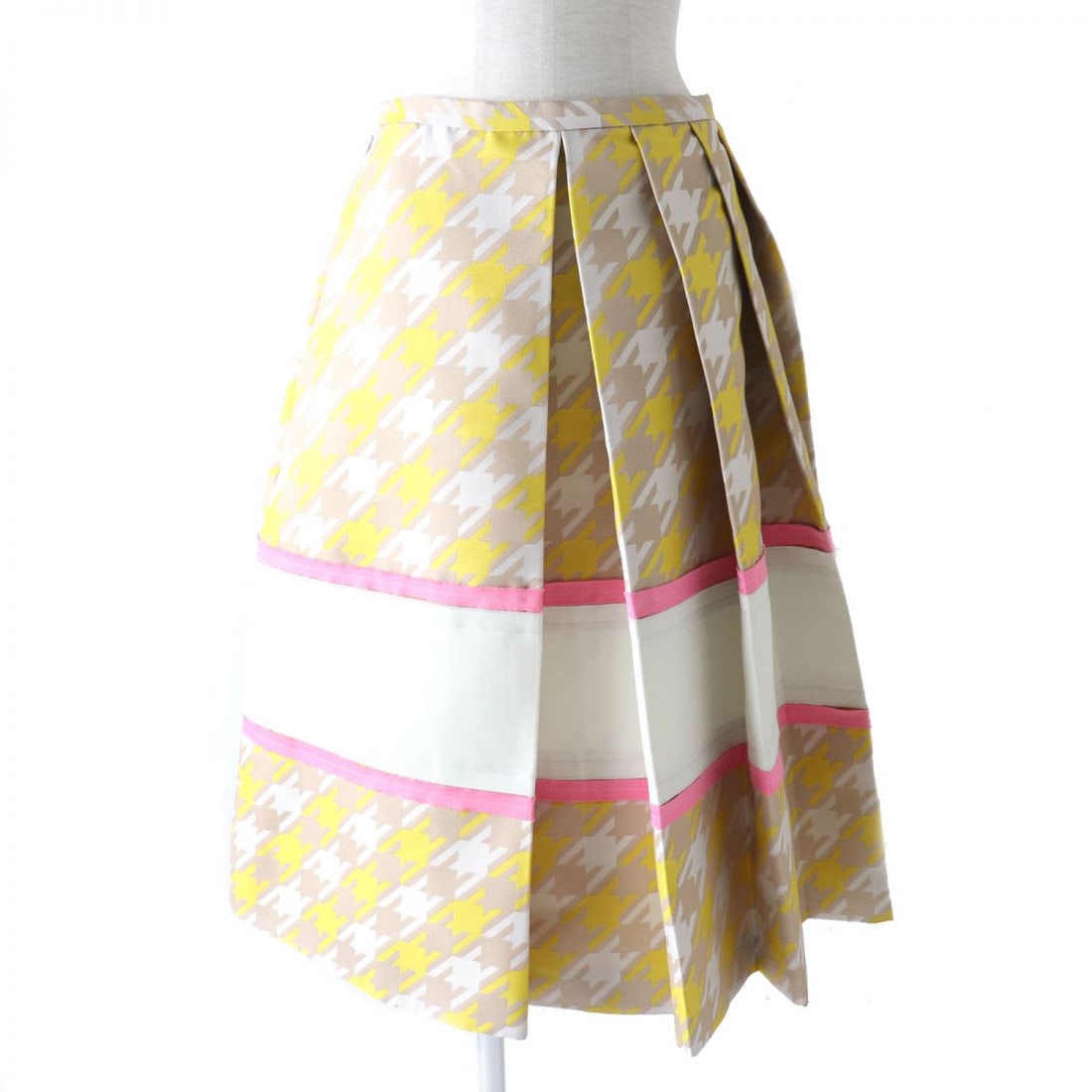 Marni Skirt Outer Material: Gender: Women Brand: MARNI Item: skirt Gender: Women Color: multicolor Material: Outer material: 100% polyester, Outer material: 100% polyester Accessories: None Notation Size: 38 Size: cm (approx.):