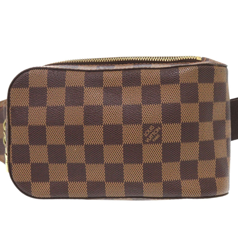 Louis Vuitton Sling Bag N51994 Damier Canvas Ebene Damier Geronimos Unisex(Unisex): Material: Damier canvas Model: Geronimos Gender: Unisex Pattern: Damier Brand: LOUIS VUITTON Item: Sling bag Model: Geronimos Line: Damier Gender: unisex (Unisex) Color: Ebene Material: Damier canvas