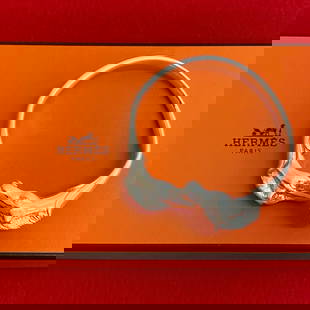 Hermes Bangle Metal Silver Cheval Horsehead Bangle: Gender: Mens Brand: HERMES Item: Bangle Model: Cheval Horsehead Bangle Gender: mens Color: Silver Material: metal Weight: 93.6g Accessories: None Size: cm (approx.): W0.6 Total Length: 21cm inch (appr