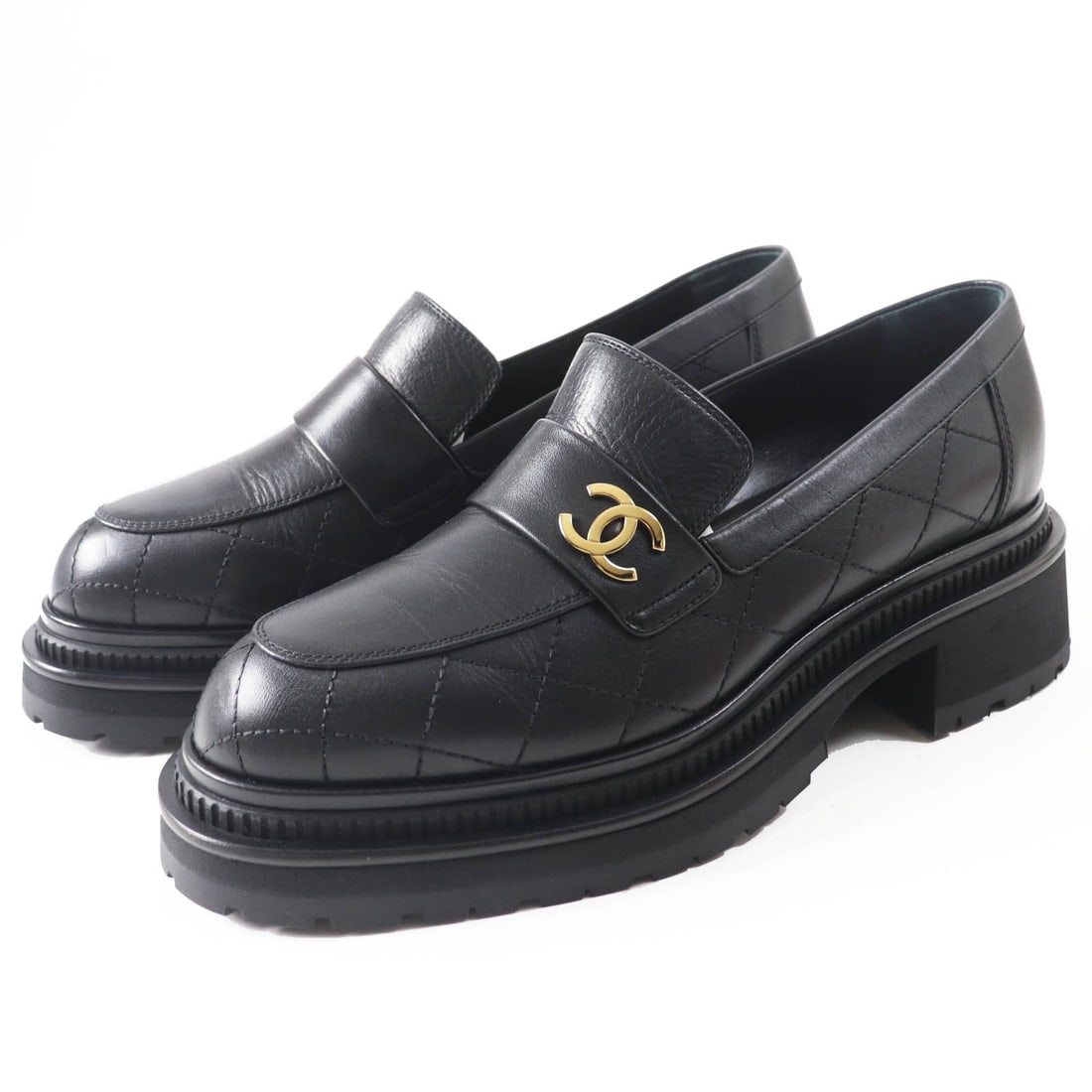 Chanel Loafers 23A G45074 Main: Material: Leather Gender: Women Pattern: Matrasse Brand: CHANEL Item: loafers Line: Matrasse Gender: Women Color: black Material: Main: Leather Accessories: Box, storage bag, booklet Notation Size: 39