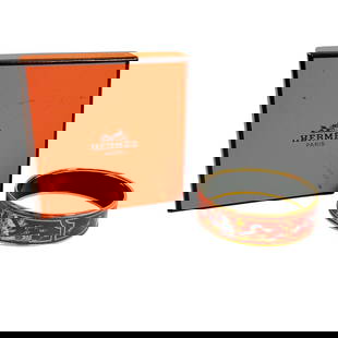 Hermes Bangle Gold Plated, Enamel Multicolor Bracelet Emilel Gm Women: Gender: Women Material: GP Brand: HERMES Item: Bangle Model: Emilel GM Type: bracelet Gender: Women Color: multicolor Material: Gold Plated, Enamel Accessories: Storage box Size: cm (approx.): Band Le