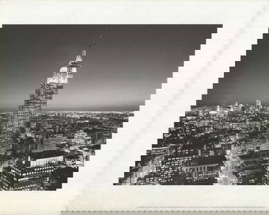 Henri Silberman Empire State Building At Night " Offset Lithograph: Artist: Henri Silberman Title: Empire State Building at Night Year: 1996 Signed: No Medium: Offset Lithograph Paper Size: 15.75 x 19.75 inches ( 40 x 50 cm ) Image Size: 12.25 x 16.25 inches ( 31 x 41