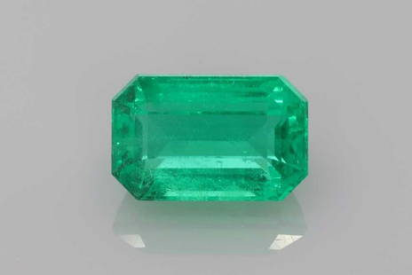Emerald 2.43Ct Green Si - Loose Emerald Gemstone: Type: Emerald Carat: 2.43 Cut: FACETED Color: Green Clarity: SI Treatment: OILING Color Shade: GREEN Measurements: 9.7L X 6.3W Certification: Gia Video: Video Li
