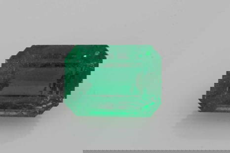 Emerald 3.97Ct Green Si - Loose Emerald Gemstone: Type: Emerald Carat: 3.97 Cut: FACETED Color: Green Clarity: SI Treatment: OILING Color Shade: Vivid GREEN Measurements: 10.6L X 8.0W Certification: Gia Video: V