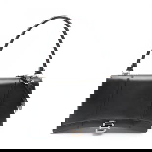 Balenciaga Hourglass Hourglass Handbag Leather: Brand: Balenciaga Type: Handbag Material: Leather Color: Black Gender: Women Size (Hxwxd): 16cm x 30.5cm x 10cm / 6.29'' x 12'' x 3.93'' Condition: Opened (never used) Product Disclaimer: Pre-owned un