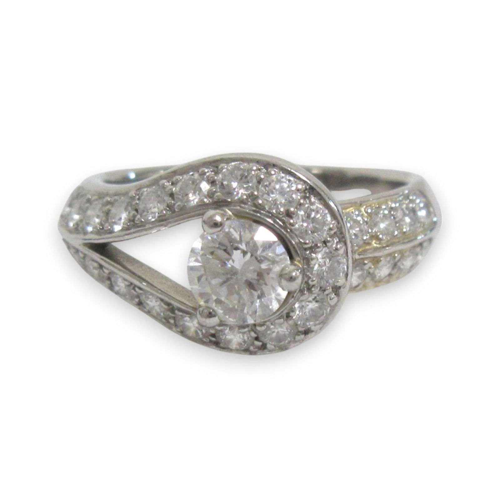 Van Cleef&Arpels Van Cleef & Arpels Couture Solitaire Pt950 Platinum Diamond Ring: Brand: Van Cleef & Arpels Type: Band Ring Gender: Women Color: Clear, Silver Stone: Diamond Us Size: 3.5 Condition: Used (like new), Hardly any traces of usage nice item or refurbished item Product Di