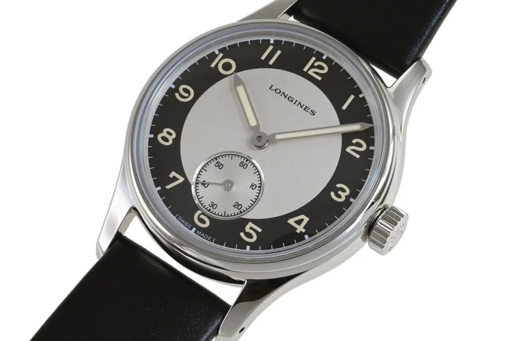 Longines Heritage Classic Tuxedo L2.330.4.93.0: Brand: LONGINES Movement: Automatic Case Size: 38.5mm Case Thickness: 11mm Rug Size: 19mm Dial Color: Black/Silver Case Material: SS Band Material: Genuine Leather Belt Buckle Water Resistance: 3 ATM