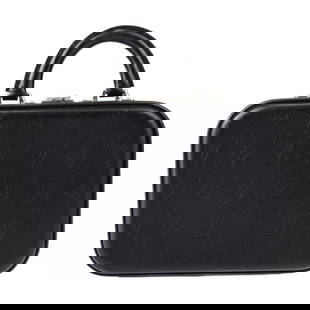 Louis Vuitton Louis Vuitton Valisette Pm Monogram Glace Handbag M92235 Leather Black Mini Trunk: Brand: Louis Vuitton Type: Handbag Material: Leather Color: Black Gender: Men,Women Size (Hxwxd): 20cm x 29cm x 9.5cm / 7.87'' x 11.41'' x 3.74'' Condition: Used (very good), A few traces of usage,