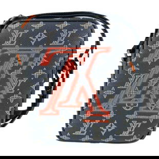 Louis Vuitton Louis Vuitton Shoulder Bag Danube Pm Upside Down M43678 Navy Monogram Ink Canvas: Brand: Louis Vuitton Type: Pochette, Shoulder Bag Material: Monogram , Leather Color: Monogram, Navy Gender: Men,Women,Unisex Size (Hxwxd): 22cm x 16cm x 6.5cm / 8.66'' x 6.29'' x 2.55'' Strap