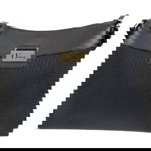 Dior Shoulder Bag Canvas, Leather Black Silvermetal Shoulder Bag Messenger Bag Trotter Oblique: Material: Leather Gender: Women Pattern: Trotter Oblique Brand: Dior Item: Shoulder Bag Line: Trotter Oblique Type: Messenger bag Gender: Women (Unisex) Color: black Material: Canvas, Leather