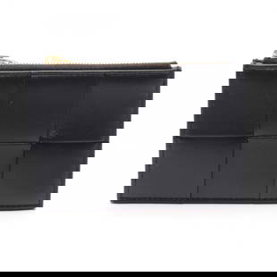 Bottega Veneta Cassette Coin Case Wallet Leather: Brand: Bottega Veneta Type: Coin Purse/Coin Case Gender: Women Material: Leather Color: Black Size (Hxwxd): 8cm x 12cm x 1cm / 3.14'' x 4.72'' x 0.39'' Condition: Opened (never used) Product