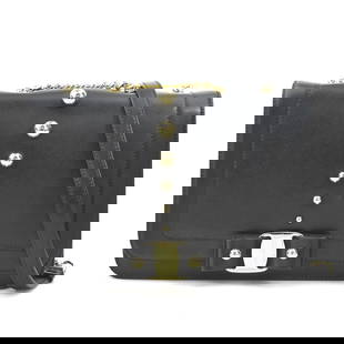 Salvatore Ferragamo Shoulder Bag Vara Ribbon Leather Black: Brand: Salvatore Ferragamo Type: Shoulder Bag Material: Leather Color: Black Gender: Women Size (Hxwxd): 16cm x 24cm x 8.5cm / 6.29'' x 9.44'' x 3.34'' Condition: Used (good), Traces of usage,